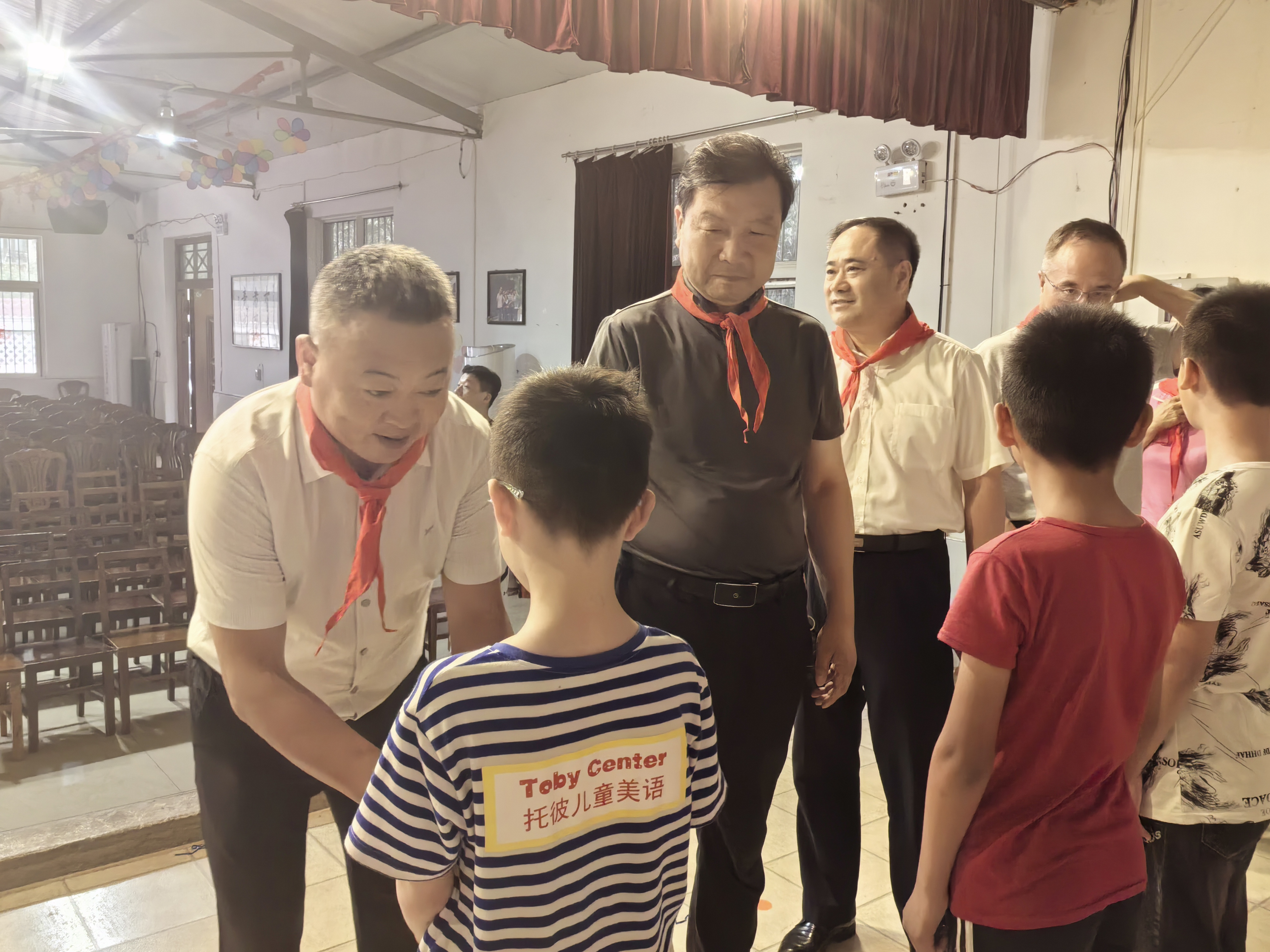 安鳴實(shí)業(yè)走進(jìn)灞橋區兒童村獻愛(ài)心